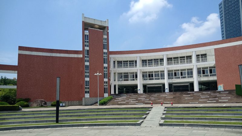 汽车电子PCB板材质要求：选择与性能共舞的关键